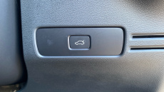 Volvo XC40 2.0 B4P Ultra Dark 5dr Auto Petrol Estate